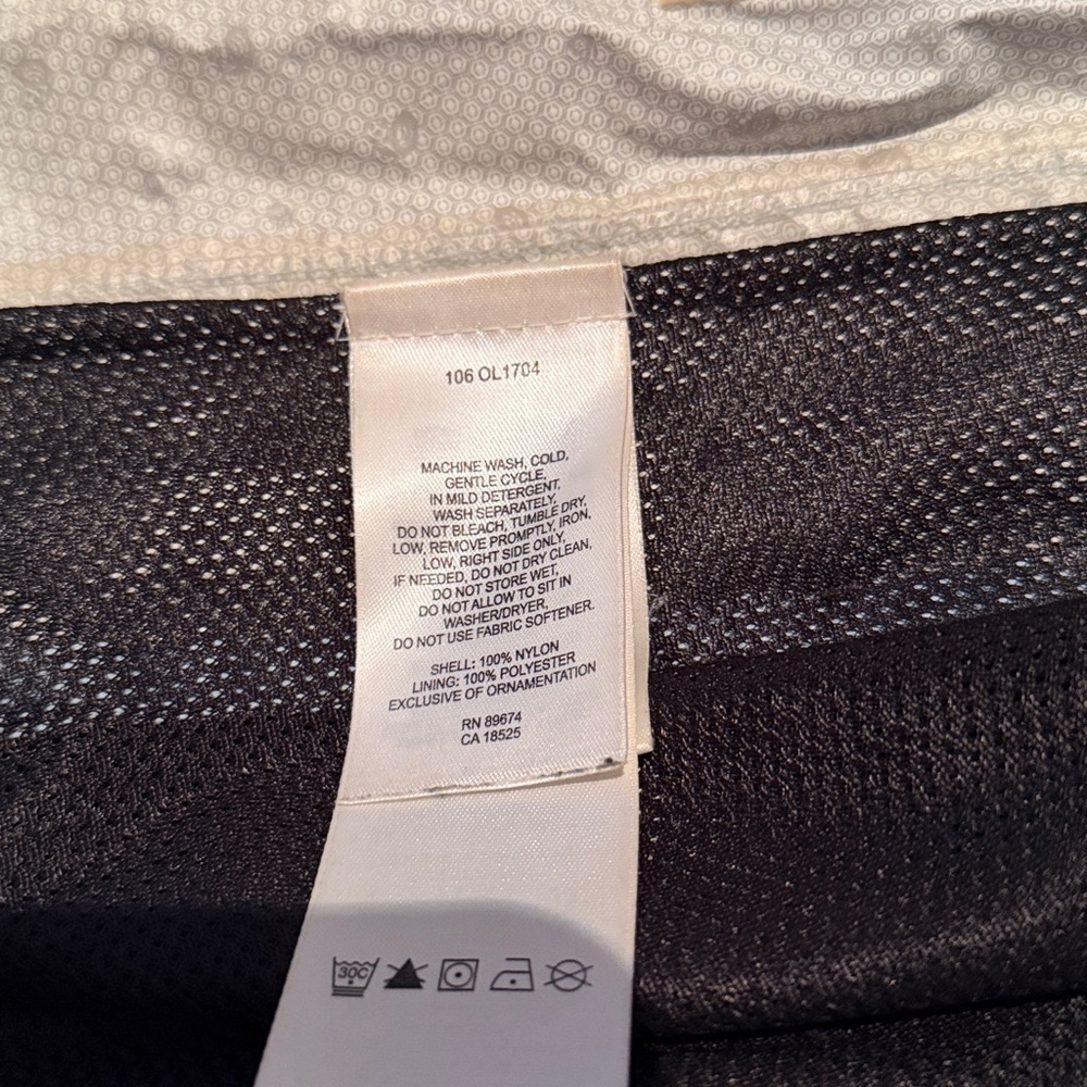 Mountain Hardware Rain Jacket shell Size Small pr… - image 4